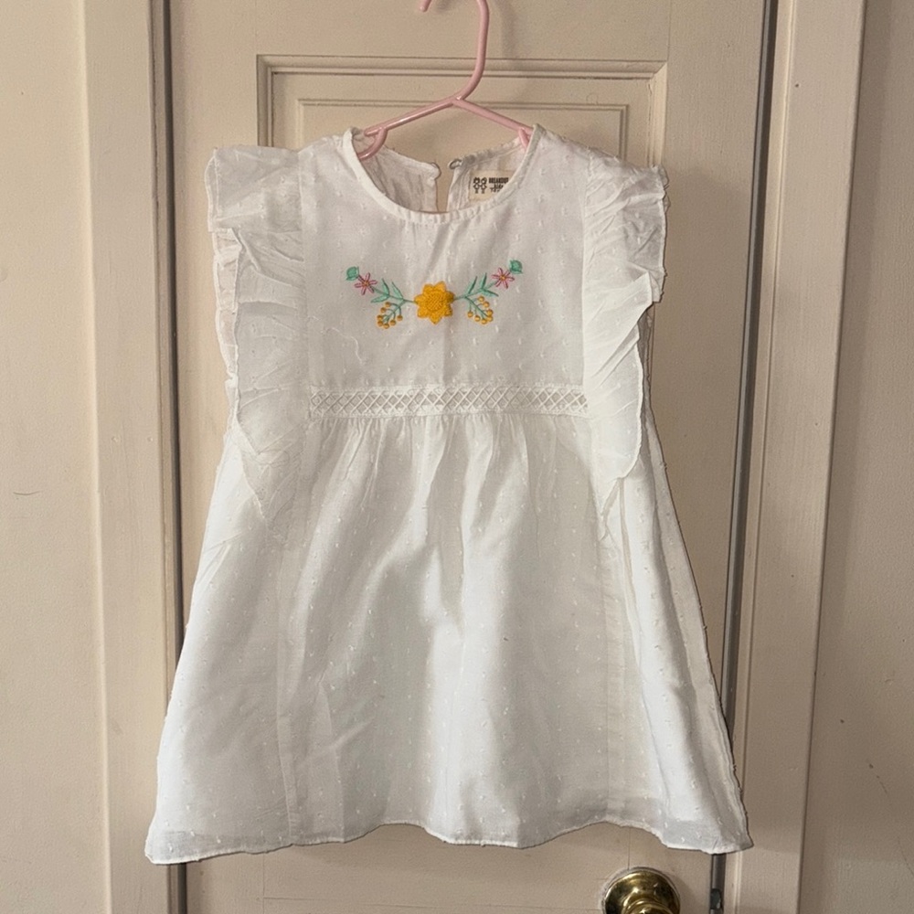 White lined summer dress for a 3-4 year old.